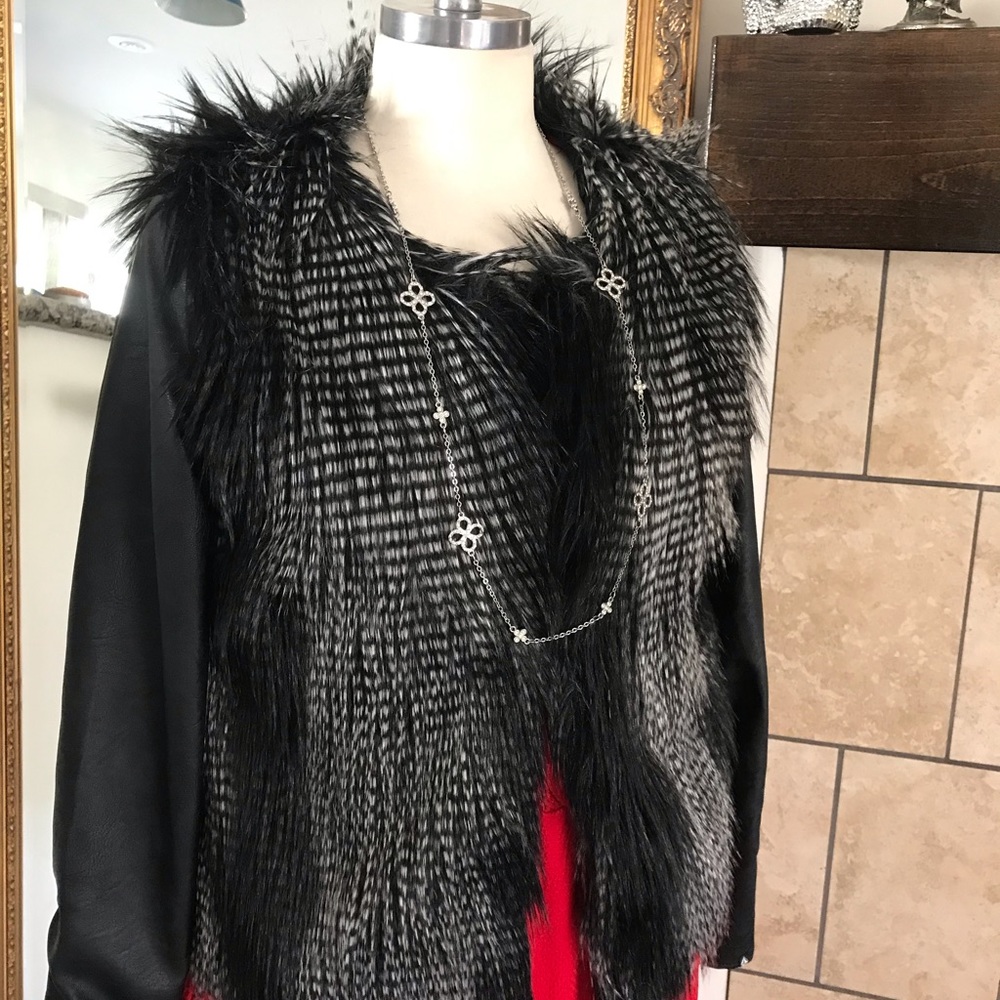 Almost Famous Vegan W Feathers Volcom Coat 🔥